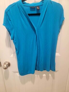 Tahari Size M Blue Short Sleeve Blouse